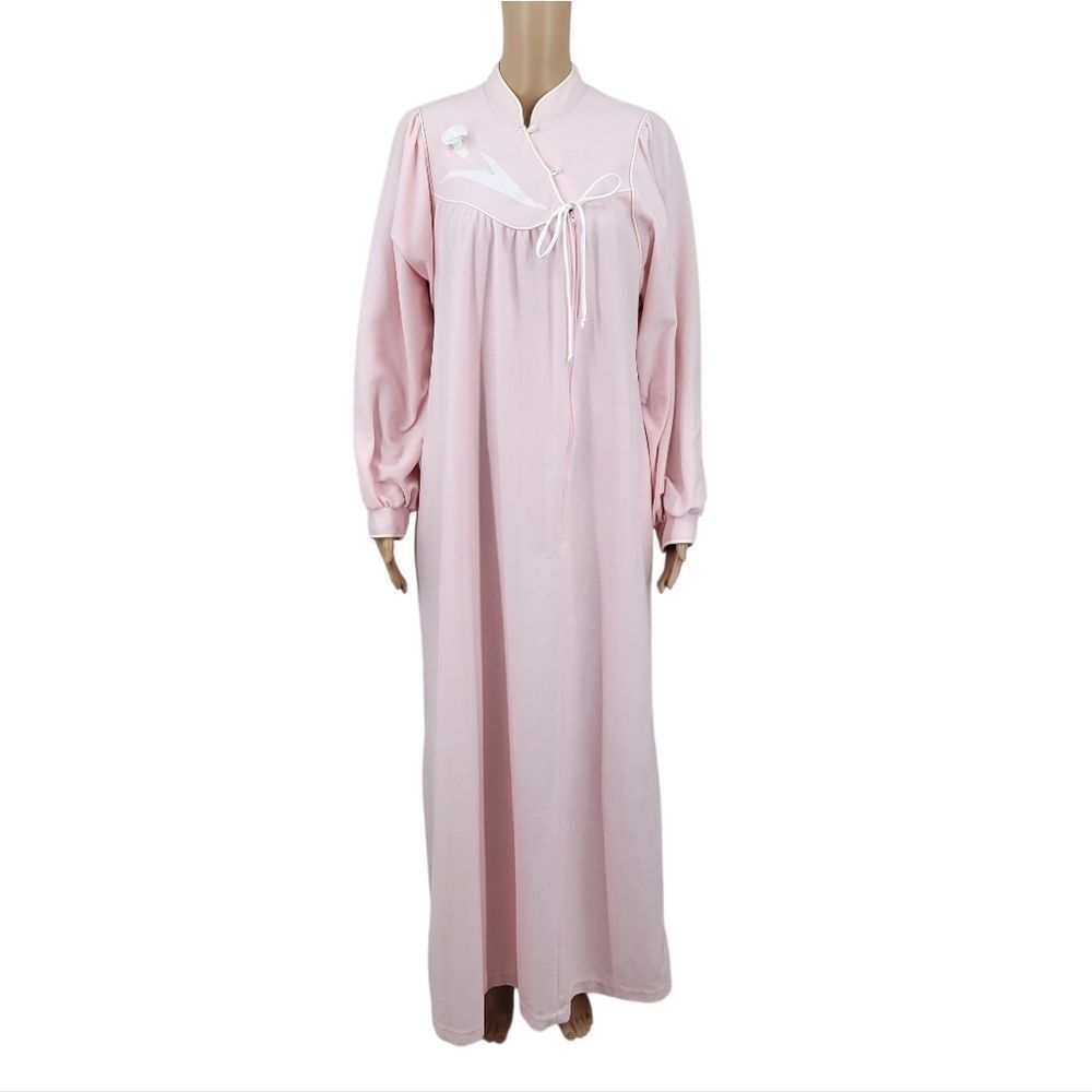 Miss Elaine Vintage Pink Fleece Women's 1/2 Zip Robe Sleepwear White 2D Flower